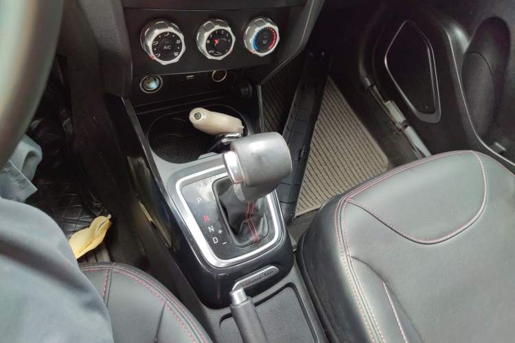 Used Brilliance V3 2016 1.5L Automatic Smart Version Gear Lever