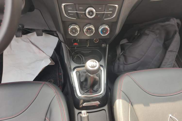 Used Brilliance V3 2016 1.5L Manual Smart Version Gear Lever
