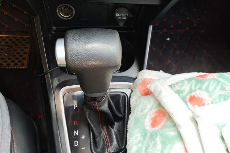 Used Brilliance V3 2016 1.5L Automatic Comfort Model Gear Lever