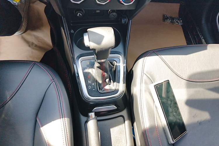 Used Brilliance V3 2016 1.5L Automatic Elite Model Gear Lever