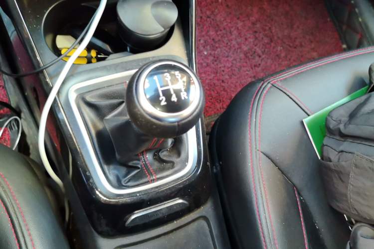 Used Brilliance V3 2016 1.5L Manual Smart Version Gear Lever