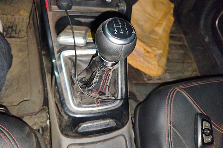 Used Brilliance V3 2016 1.5L Manual Smart Version Gear Lever