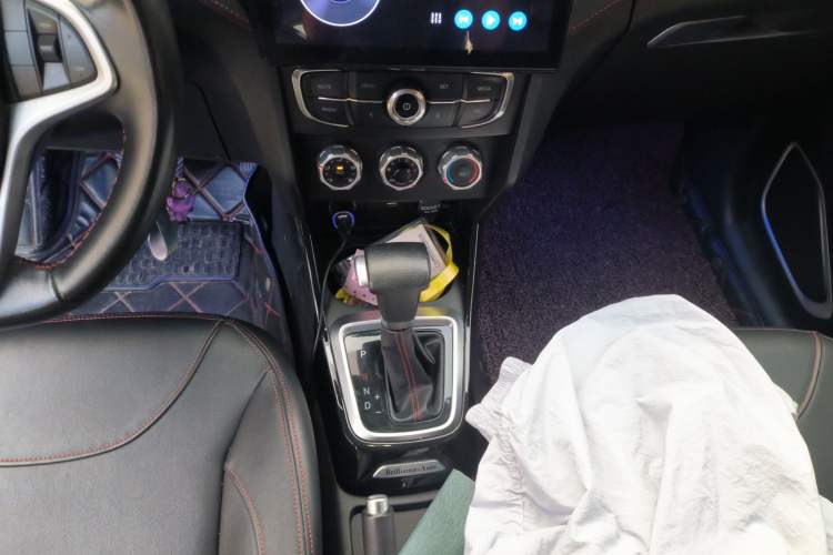 Used Brilliance V3 2016 1.5L Automatic Elite Model Gear Lever