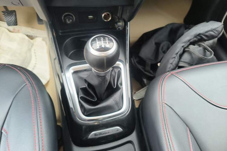 Used Brilliance V3 2016 1.5L Manual Smart Version Gear Lever