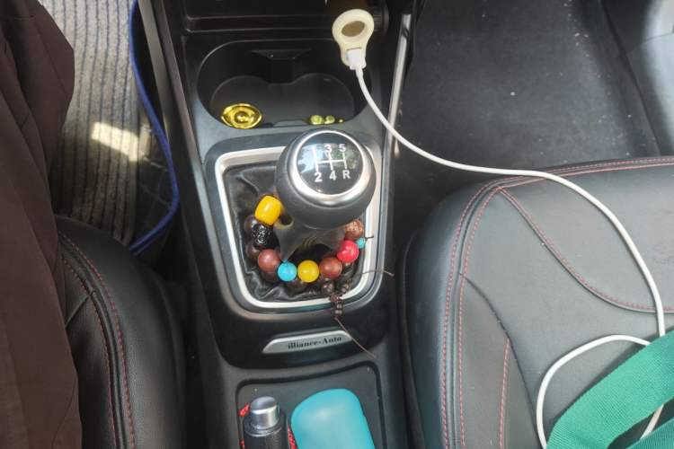 Used Brilliance V3 2016 1.5L Manual Comfort Model Gear Lever