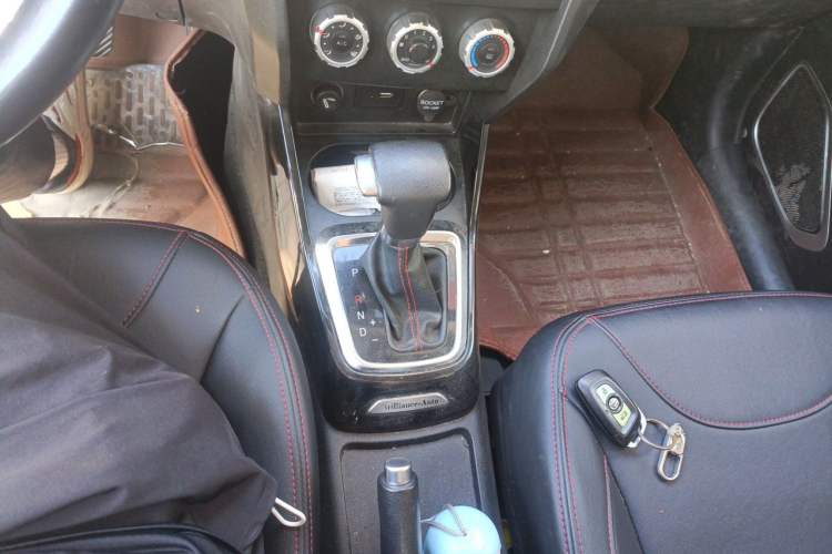 Used Brilliance V3 2016 1.5L Automatic Smart Version Gear Lever