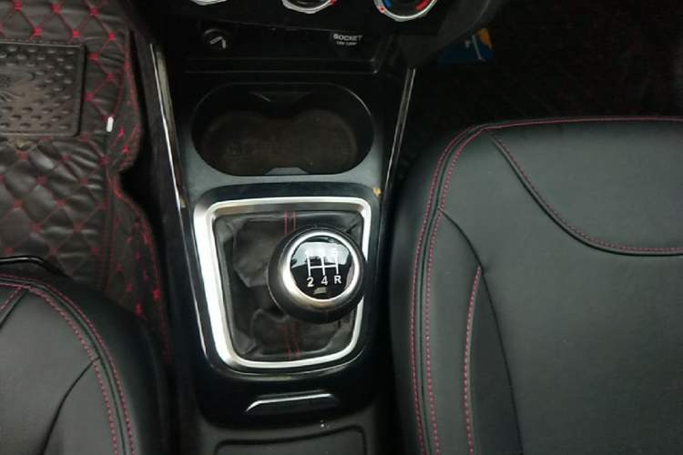 Used Brilliance V3 2016 1.5L Manual Smart Version Gear Lever