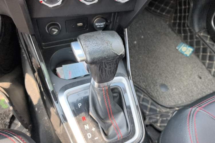 Used Brilliance V3 2016 1.5L Automatic Smart Version Gear Lever
