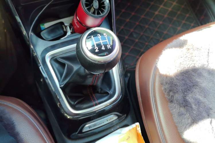 Used Brilliance V3 2016 1.5L Manual Smart Version Gear Lever