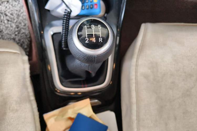 Used Brilliance V3 2016 1.5L Manual Smart Version Gear Lever