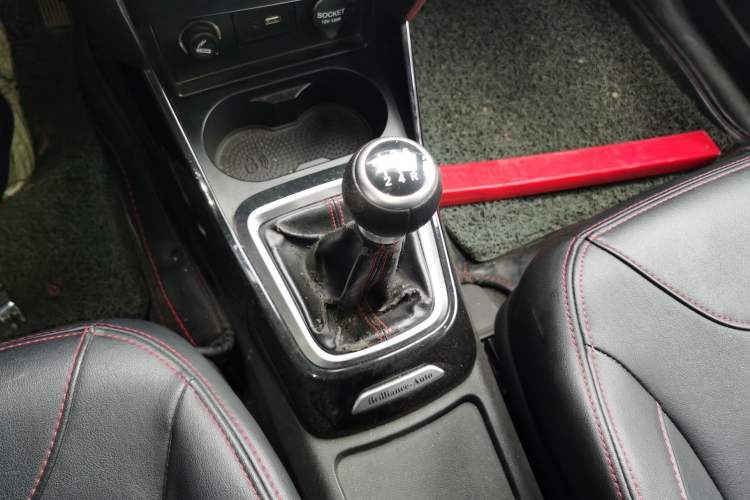 Used Brilliance V3 2016 1.5L Manual Smart Version Gear Lever