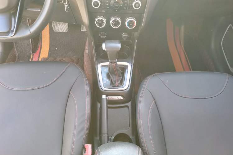 Used Brilliance V3 2016 1.5L Automatic Comfort Model Gear Lever
