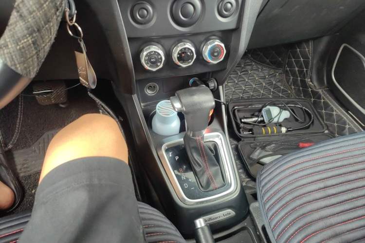 Used Brilliance V3 2016 1.5L Automatic Comfort Model Gear Lever
