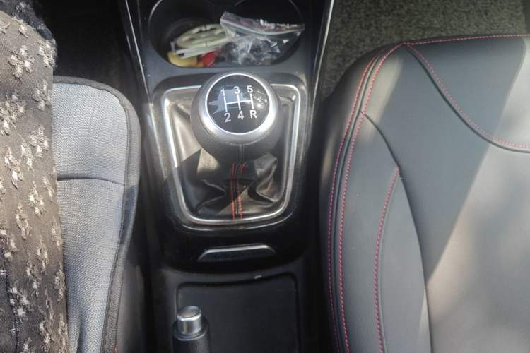 Used Brilliance V3 2016 1.5L Manual Smart Version Gear Lever