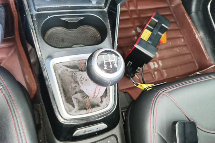Used Brilliance V3 2016 1.5L Manual Smart Version Gear Lever