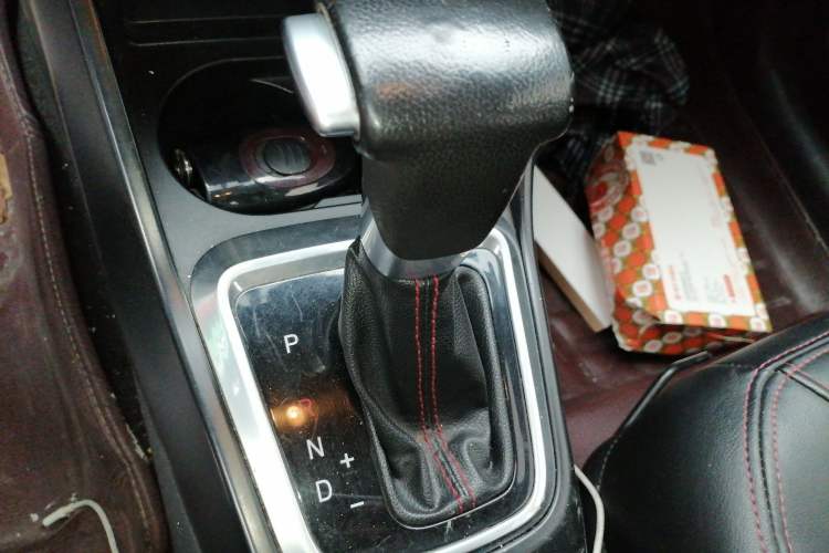 Used Brilliance V3 2016 1.5L Automatic Comfort Model Gear Lever