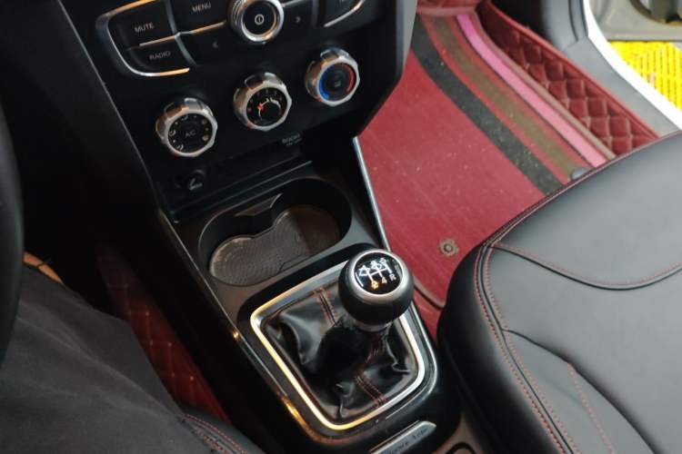 Used Brilliance V3 2016 1.5L Manual Smart Version Gear Lever