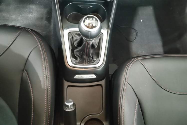 Used Brilliance V3 2016 1.5L Manual Comfort Model Gear Lever