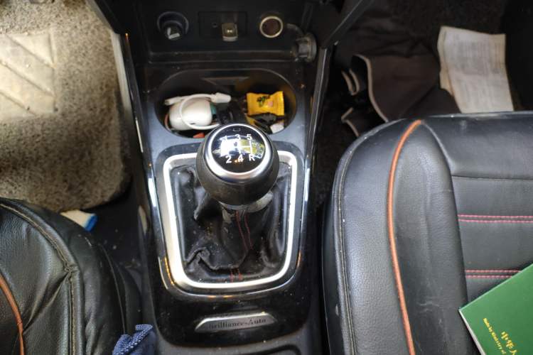 Used Brilliance V3 2016 1.5L Manual Smart Version Gear Lever