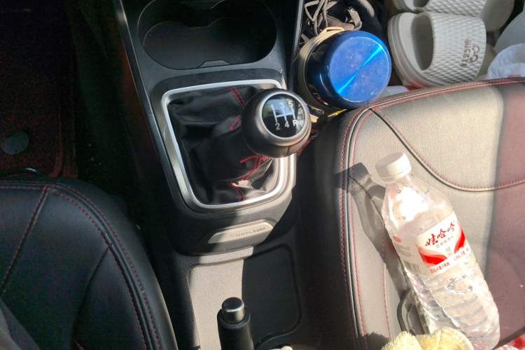 Used Brilliance V3 2016 1.5L Manual Comfort Model Gear Lever
