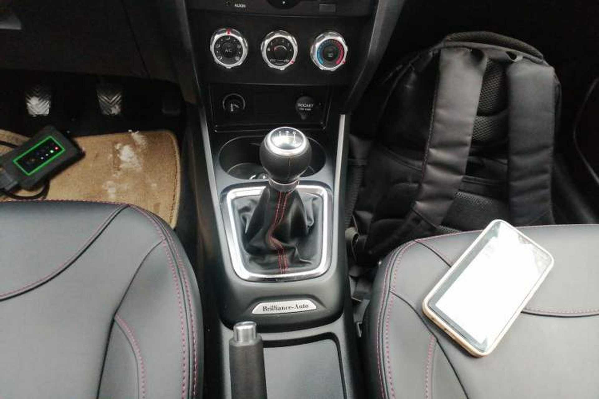 Used Brilliance V3 2016 1.5L Manual Comfort Model Gear Lever