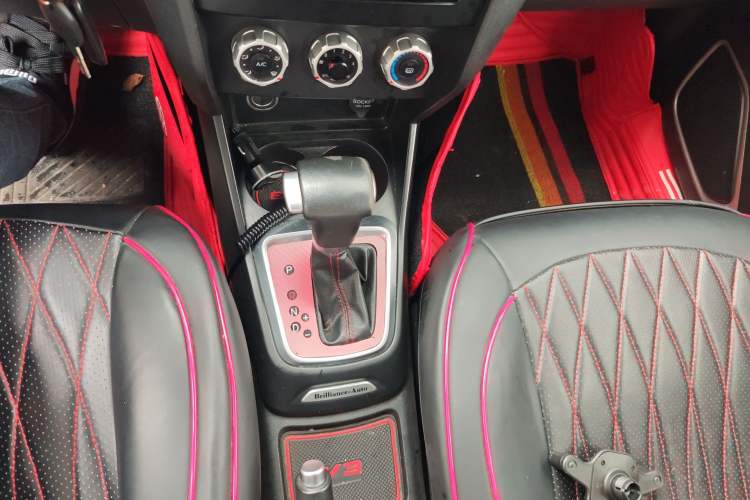 Used Brilliance V3 2016 1.5L Automatic Comfort Model Gear Lever
