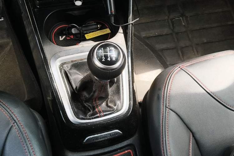 Used Brilliance V3 2016 1.5L Manual Smart Version Gear Lever