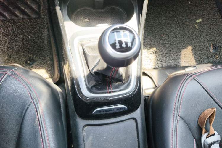 Used Brilliance V3 2016 1.5L Manual Smart Version Gear Lever