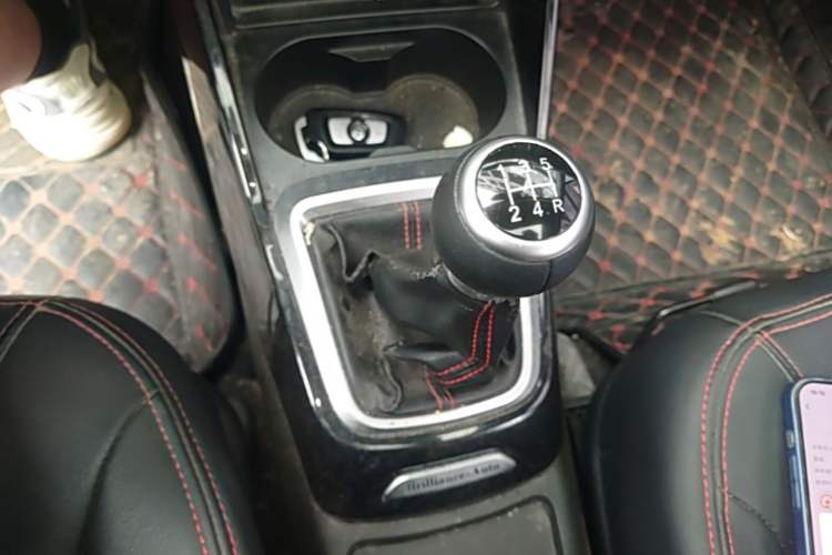 Used Brilliance V3 2016 1.5L Manual Elite Version Gear Lever