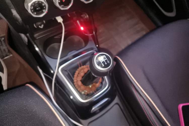 Used Brilliance V3 2016 1.5L Manual Elite Version Gear Lever