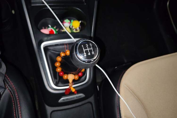Used Brilliance V3 2016 1.5L Manual Comfort Model Gear Lever