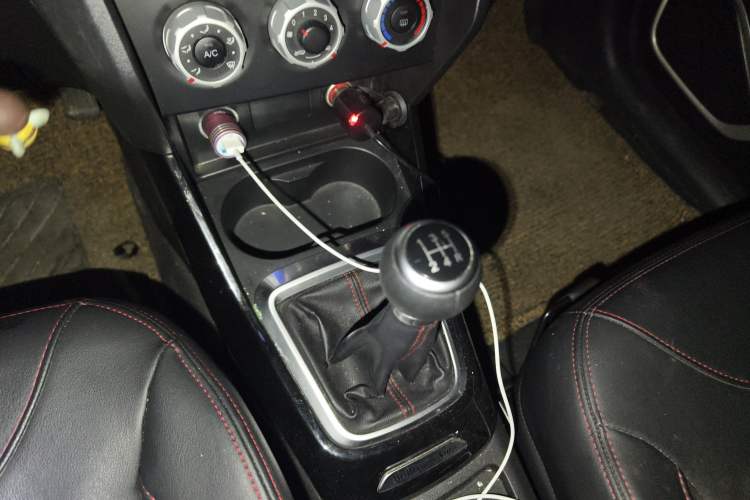 Used Brilliance V3 2016 1.5L Manual Comfort Model Gear Lever