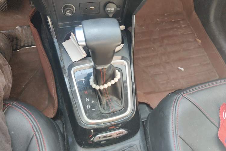 Used Brilliance V3 2016 1.5L Automatic Smart Version Gear Lever
