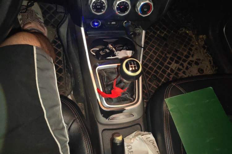 Used Brilliance V3 2016 1.5L Manual Smart Version Gear Lever