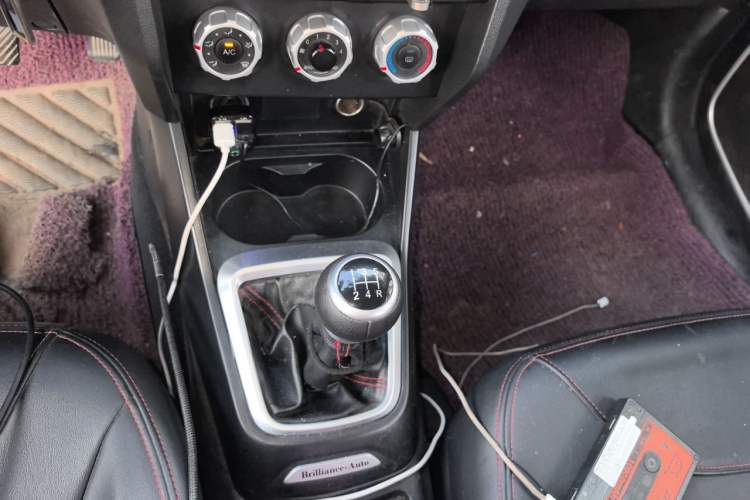 Used Brilliance V3 2016 1.5L Manual Comfort Model Gear Lever