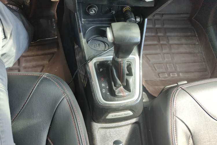 Used Brilliance V3 2016 1.5L Automatic Smart Version Gear Lever