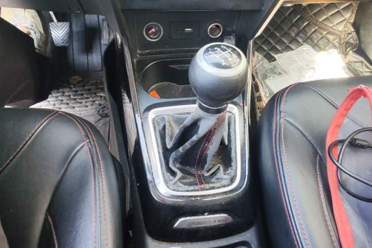 Used Brilliance V3 2016 1.5L Manual Smart Version Gear Lever