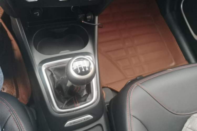 Used Brilliance V3 2016 1.5L Manual Comfort Model Gear Lever
