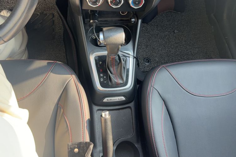 Used Brilliance V3 2016 1.5L Automatic Comfort Model Gear Lever