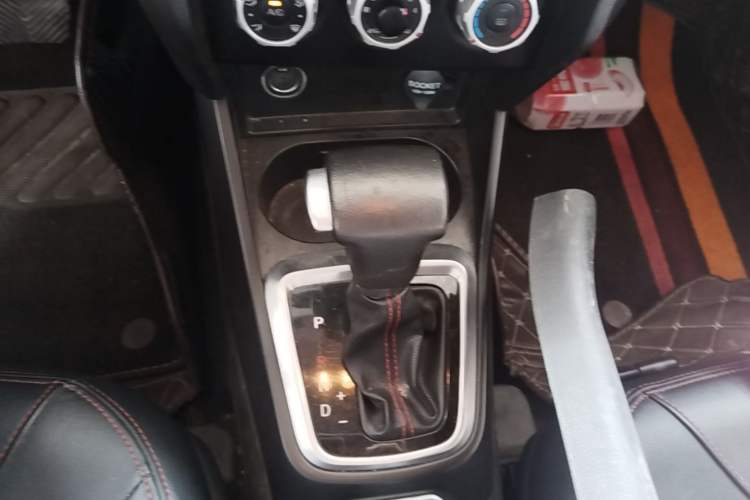 Used Brilliance V3 2016 1.5L Automatic Comfort Model Gear Lever