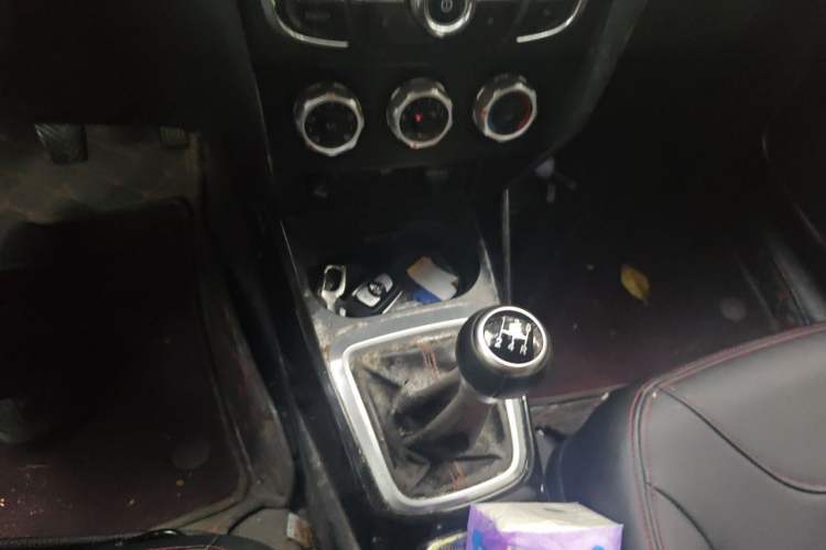 Used Brilliance V3 2016 1.5L Manual Smart Version Gear Lever