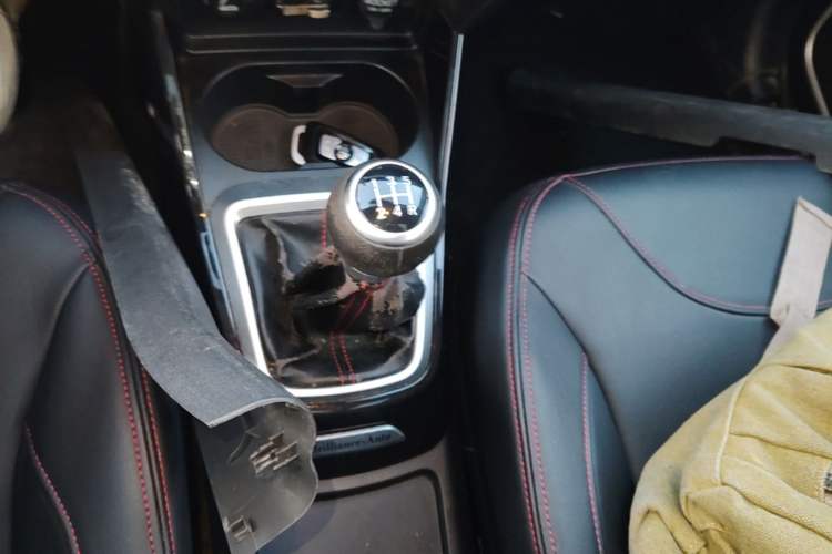 Used Brilliance V3 2016 1.5L Manual Smart Version Gear Lever