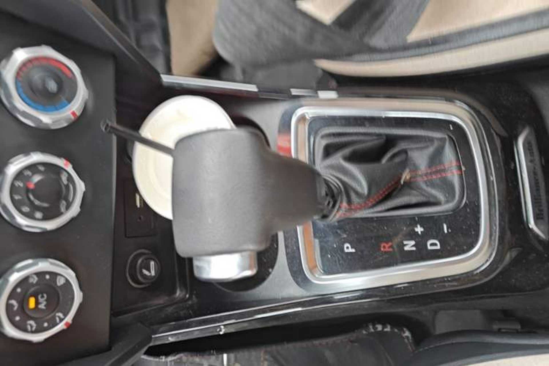 Used Brilliance V3 2016 1.5L Automatic Smart Version Gear Lever