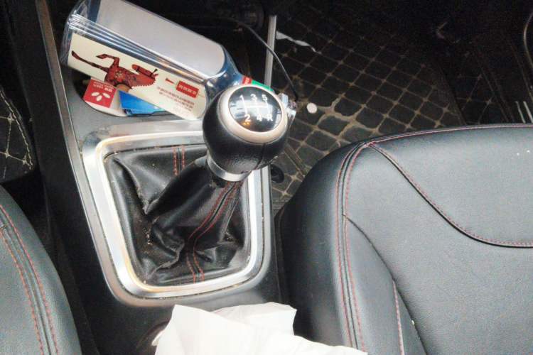 Used Brilliance V3 2016 1.5L Manual Comfort Model Gear Lever