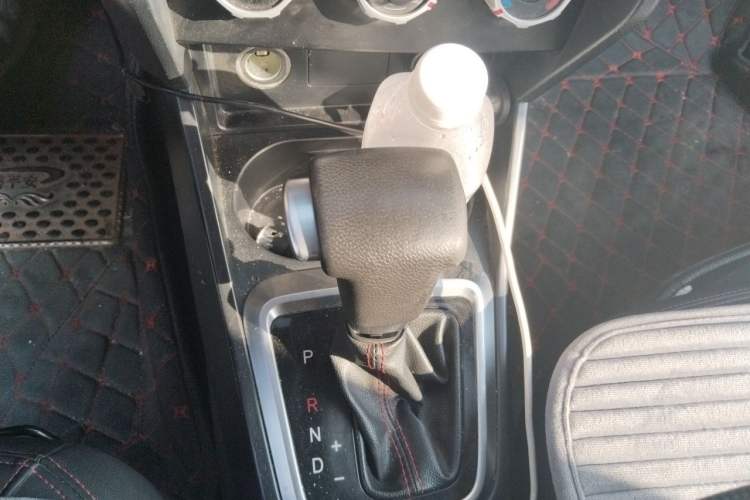 Used Brilliance V3 2016 1.5L Automatic Comfort Model Gear Lever