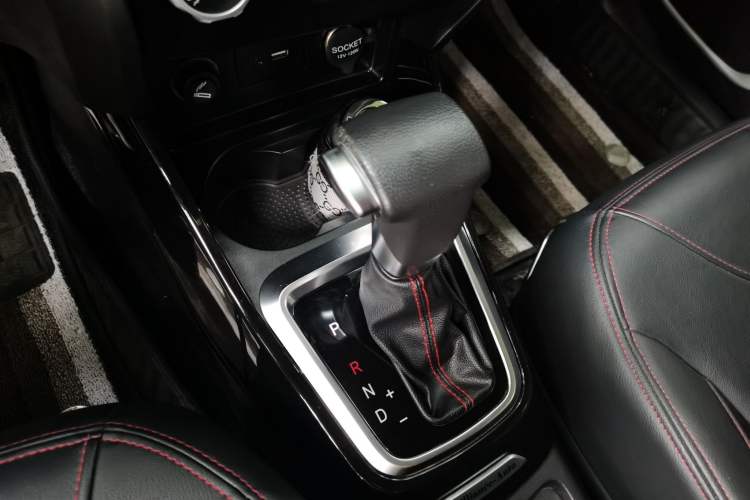 Used Brilliance V3 2016 1.5L Automatic Smart Version Gear Lever