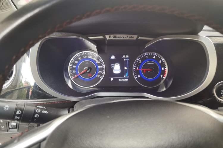 Used Brilliance V3 2016 1.5T Automatic Flagship Model Instrument Cluster