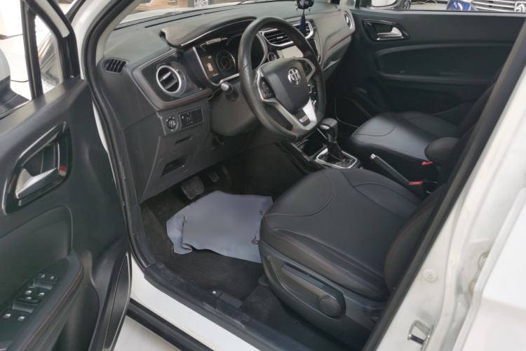 Used Brilliance V3 2016 1.5L Automatic Smart Version Interior 2