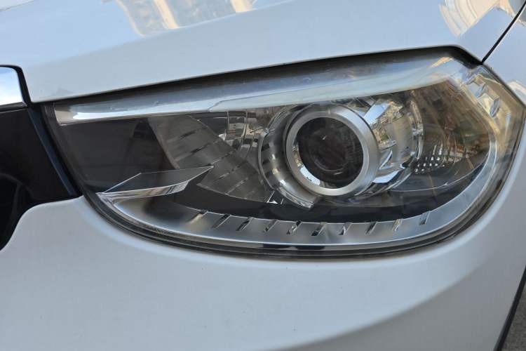 Used Brilliance V3 2016 1.5T Automatic Flagship Model Left Front Headlight