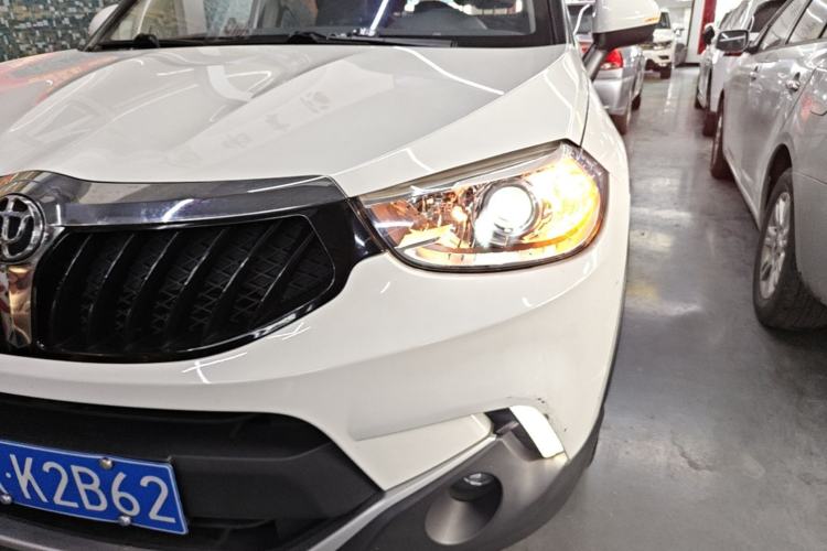 Used Brilliance V3 2016 1.5L Automatic Smart Version Left Front Headlight